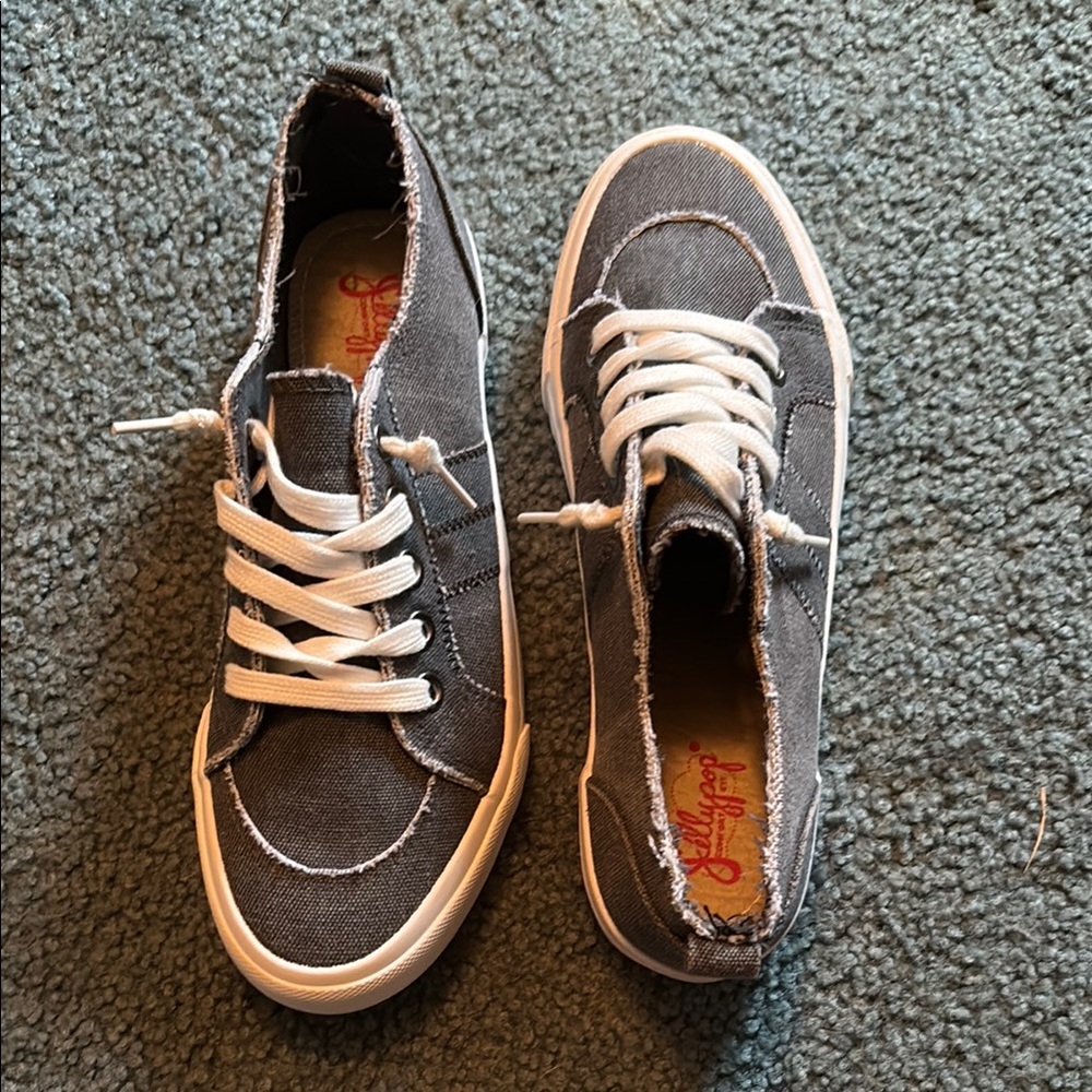 Jelly Pop lace up tennis shoes